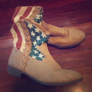 Ankle cowboy boots with stars and stripes